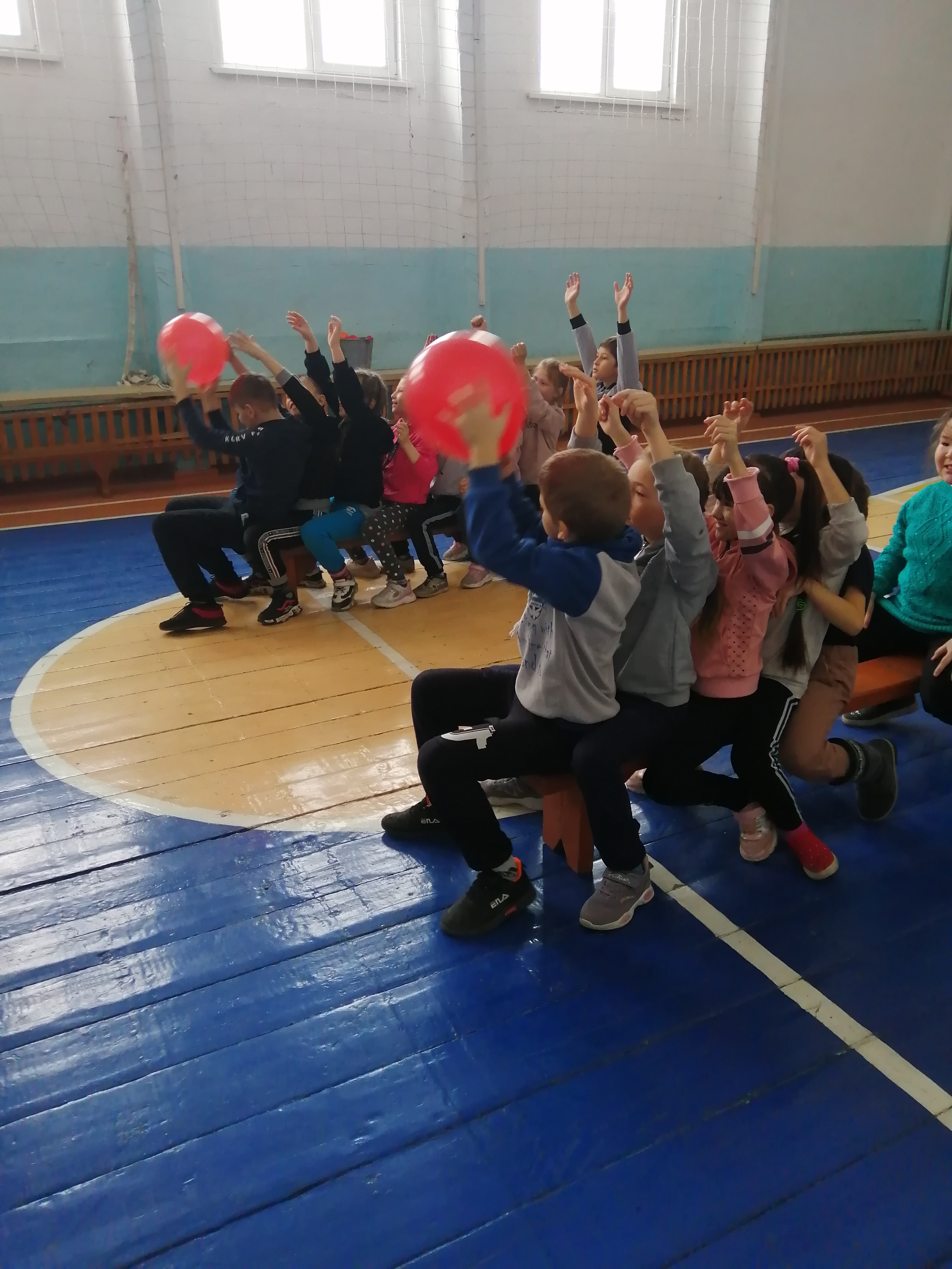 занятия в спортзале занятия в спортзале